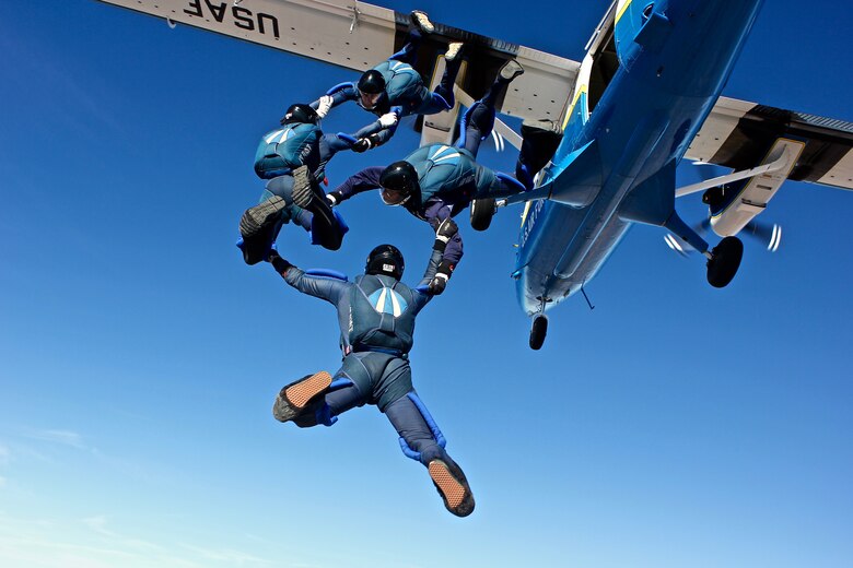 Wings of Blue team members Cadets 1st Class Jeff Herrala, Chad Sufficool,
Lance Dutton and Patrick Connolly, jump from an aircraft during the
Collegiate Parachuting Championships in Lake Wales Florida, Dec. 29 - Jan.
2. Wings of blue is the U.S. Air Force Academy's  parachute team. The team
won 26 medals at the event. (U.S. Air Force photo)  
