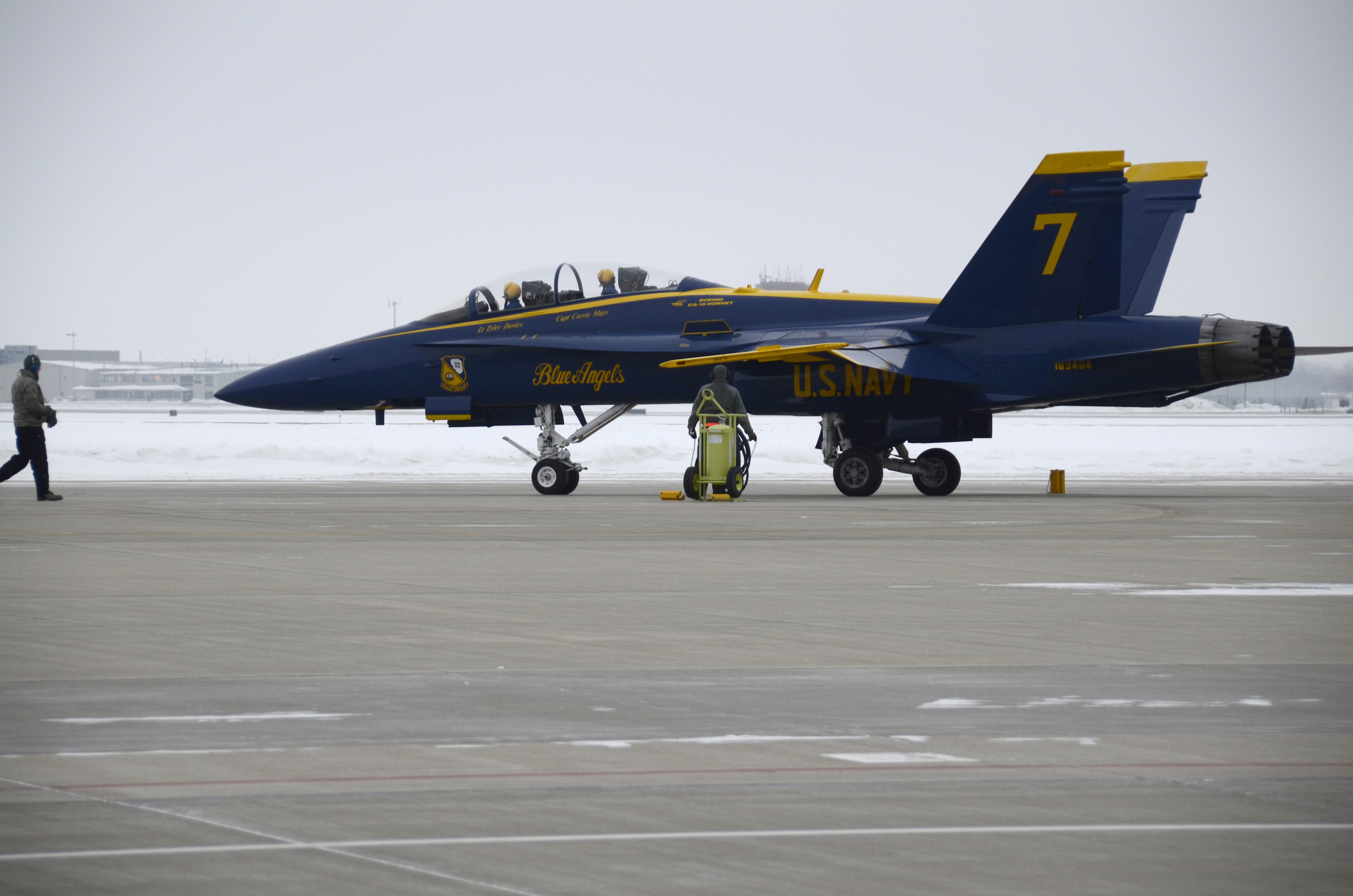 Joe Foss Field Arrivals - hnsi1xs