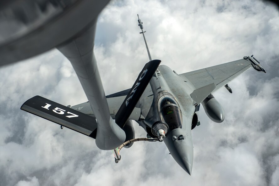 U.S. Air Force Airmen from the 340th Expeditionary Air Refueling Squadron refuel a French F-2 Rafale over Iraq in support of Operation Inherent Resolve, Jan. 8, 2016. OIR is the coalition intervention against the Islamic State of Iraq and the Levant. (U.S. Air Force photo by Tech. Sgt. Nathan Lipscomb)