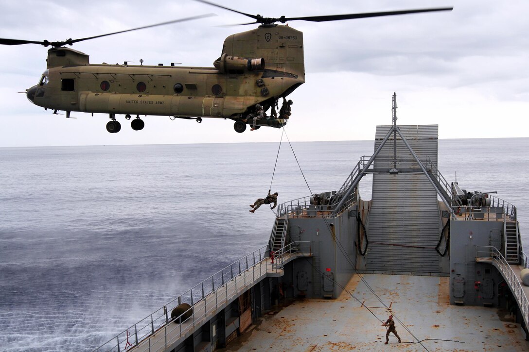 Soldiers with 25th Infantry Division conduct air assault operations onto deck of 8th Theater Sustainment Command’s Logistical Support Vessel-2, off coast of Honolulu, Hawaii,
January 11, 2020 (U.S. Army/Jon Heinrich)