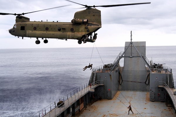 Soldiers with 25th Infantry Division conduct air assault operations onto deck of 8th Theater Sustainment Command’s Logistical Support Vessel-2, off coast of Honolulu, Hawaii,
January 11, 2020 (U.S. Army/Jon Heinrich)