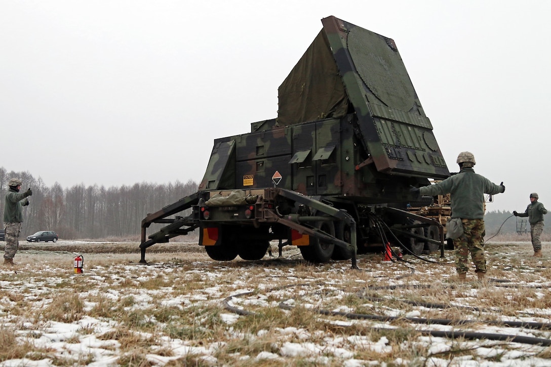 U.S. soldiers use signals to communicate the area is clear during Patriot Shock, an interoperability deployment readiness exercise in Skwierzyna, Poland, Jan. 15, 2016. U.S. Army photo by Sgt. Paige Behringer