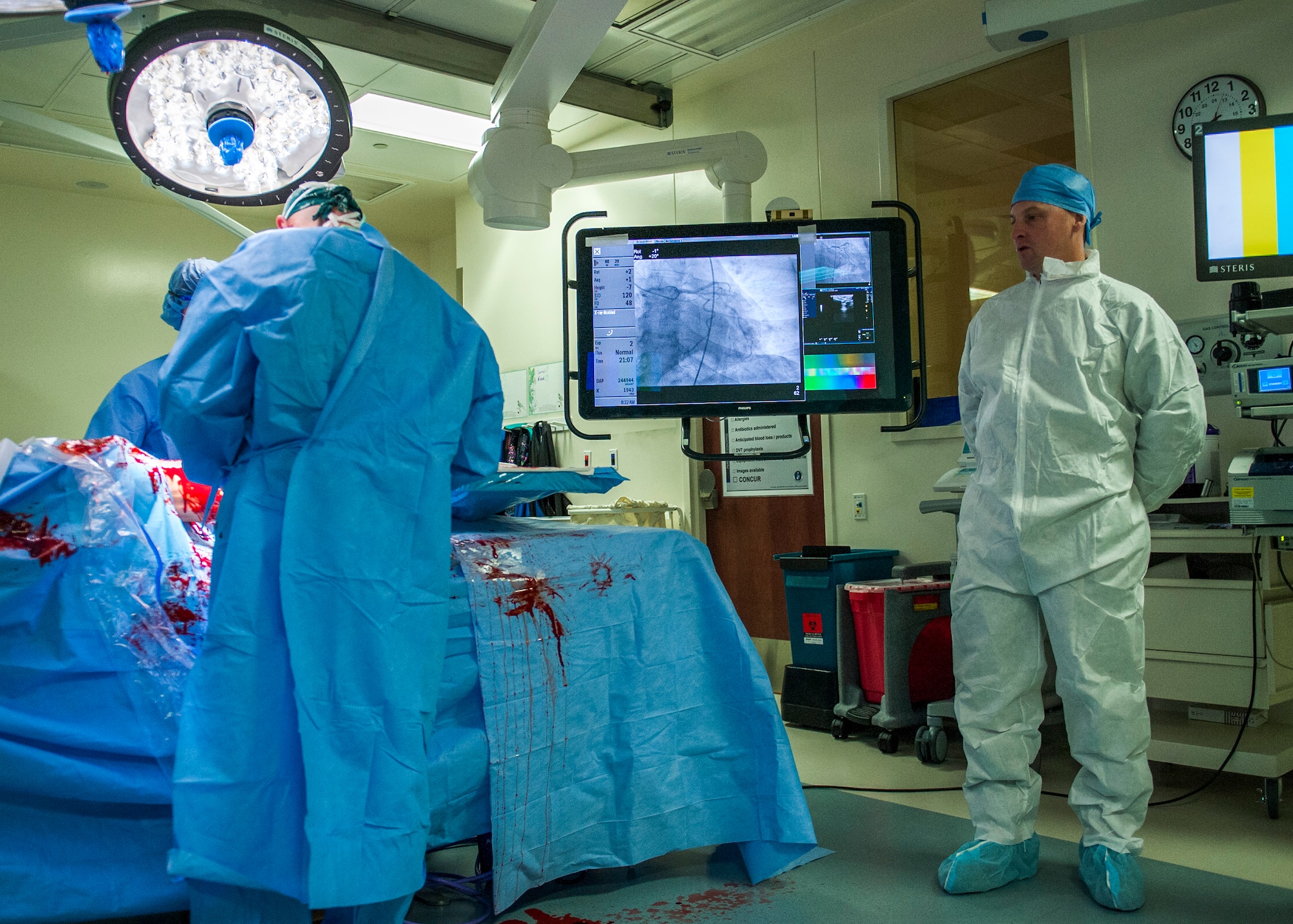 A 96th Surgical Operations Squadron surgical team, performs an amputation demonstration on a simulated patient’s leg during the Commander-In-Chief’s Installation Excellence award team’s base evaluation at Eglin Hospital Jan. 15 at Eglin Air Force Base, Fla. Eglin is one of two finalist for the 2016 CinC Installation Excellence Award which recognizes outstanding and innovative military installations. Each year an installation from every branch of the military is selected to win the award.  (U.S. Air Force photo/Ilka Cole)