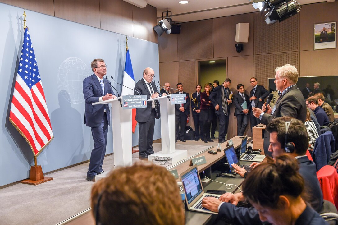 U.S. Defense Secretary Ash Carter, left, holds a press conference with French Defense Minister Jean-Yves Le Drian in Paris, Jan. 20, 2016. DoD photo by Army Sgt. 1st Class Clydell Kinchen