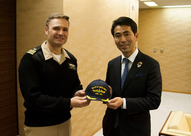 160113-N-ED185-040
YOKOSUKA, Japan (Jan. 13, 2016) Cmdr. Travis Petzoldt, commanding officer of the Los Angeles-class fast-attack submarine USS Corpus Christi (SSN 705), presents a command ball cap to Mayor Yuto Yoshida, City of Yokosuka, at the Yokosuka City Hall. The two leaders met to commemorate the sister cities relationship between the city of Corpus Christi and Yokosuka. This is City of Corpus Christi’s last port visit to Japan prior to the boat’s decommissioning. (U.S. Navy photo by Mass Communication Specialist 2nd Class Brian G. Reynolds/Released)
