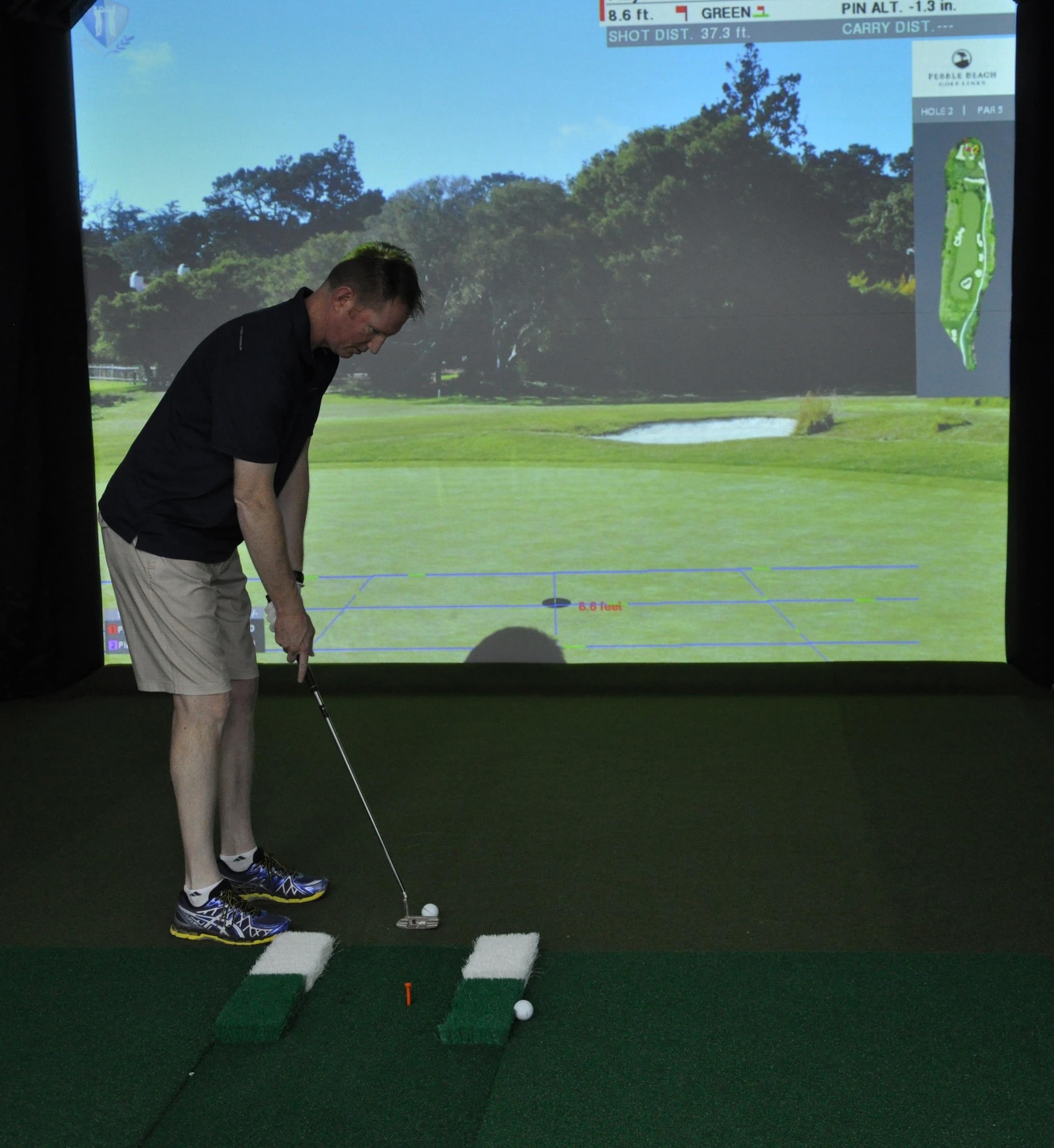 Golf simulator opens at AUAB > U.S. Air Forces Central > Article Display