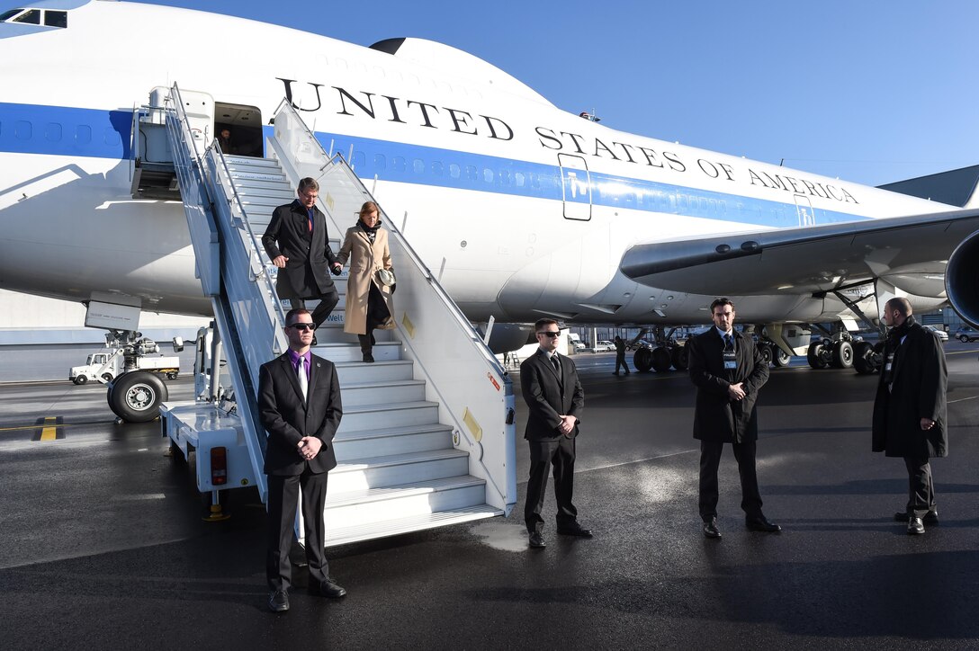 U.S. Defense Secretary Ash Carter and his wife, Stephanie, arrive in Zurich, Jan. 21, 2016. DoD photo by Army Sgt. 1st Class Clydell Kinchen