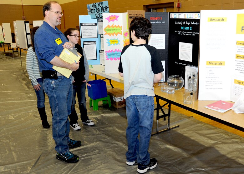 Steven Pautz, a center closeout manager for Chemical Demilitarization, speaks to Aiden Barnard about his “Refraction of Light” fifth grade science fair project during the Challenger Elementary School Science Fair Jan. 20. Barnard placed first in the physical category of the school’s science fair and will move forward to the Regional Science Fair competition.