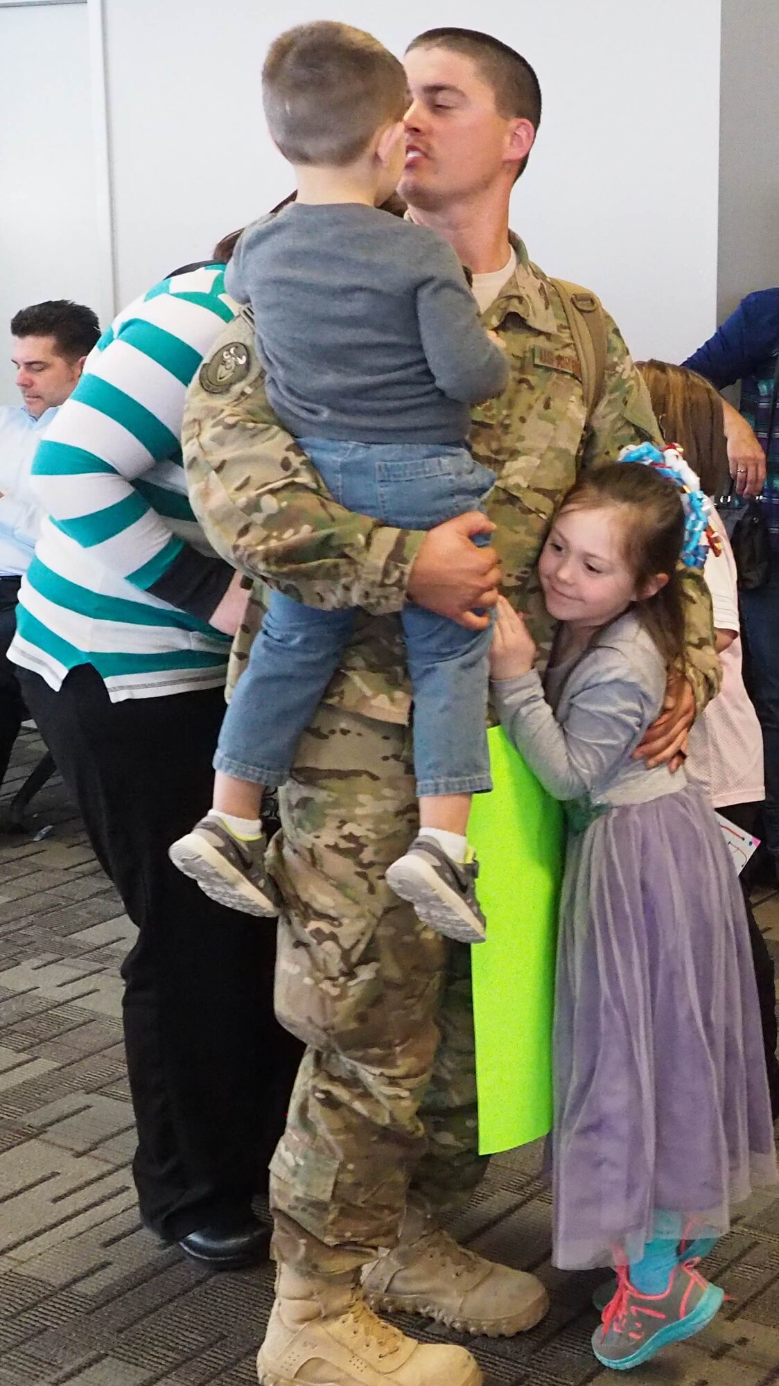 Members of the 934th Civil Engineer Squadron return home Jan. 21 after their deployment to Southwest Asia. (Air Force Photo/Paul Zadach)