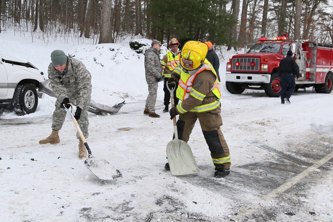 Soldiers provide assistance to firefighters and Virginia State Police personnel during winter storm response operations in Verona, Va., Jan. 23, 2016. The soldiers are assigned to the Virginia National Guard’s Headquarters Company, 116th Infantry Brigade Combat Team. Courtesy photo by Virginia Defense Force 2nd Lt. Jay Haas