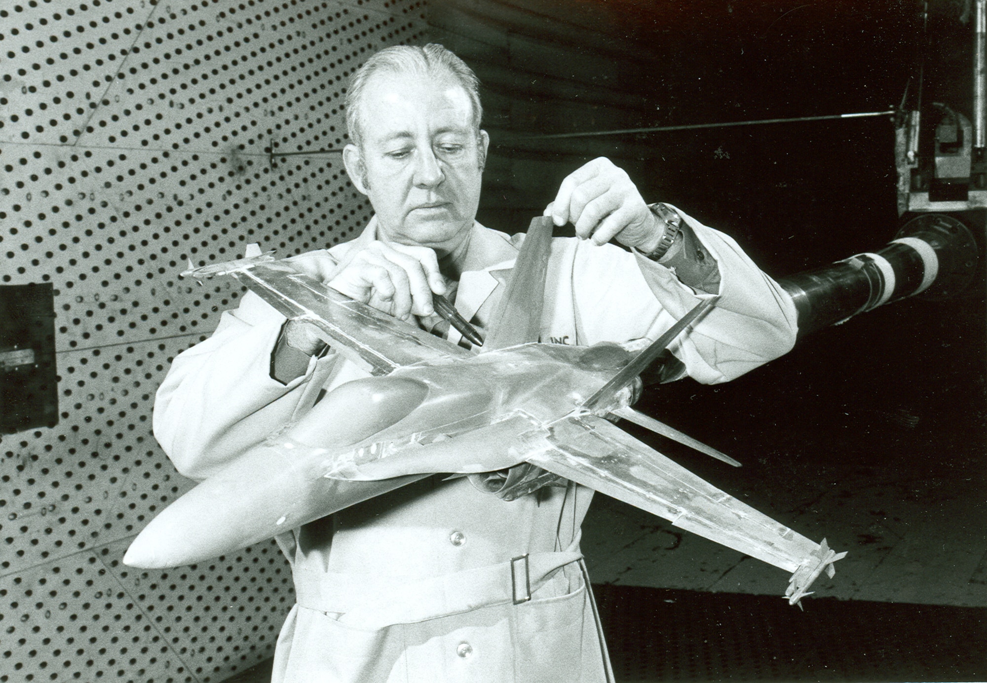 Extensive wind tunnel tests have examined the flight characteristics of the Navy's F/A-18 fighter. In the first phase of the tests, drag measurements were made at simulated flight speeds from Mach .6 to 1.55. (AEDC Photo-1977)