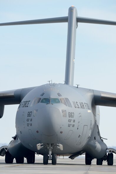A C-17A Globemaster III of the 436th Airlift Wing taxis to park with a snowy background at the end of a mission Jan. 25, 2016, at Dover Air Force Base, Del. The runway and taxiways were quickly cleared to allow flight operations. (U.S. Air Force photo/Greg L. Davis)