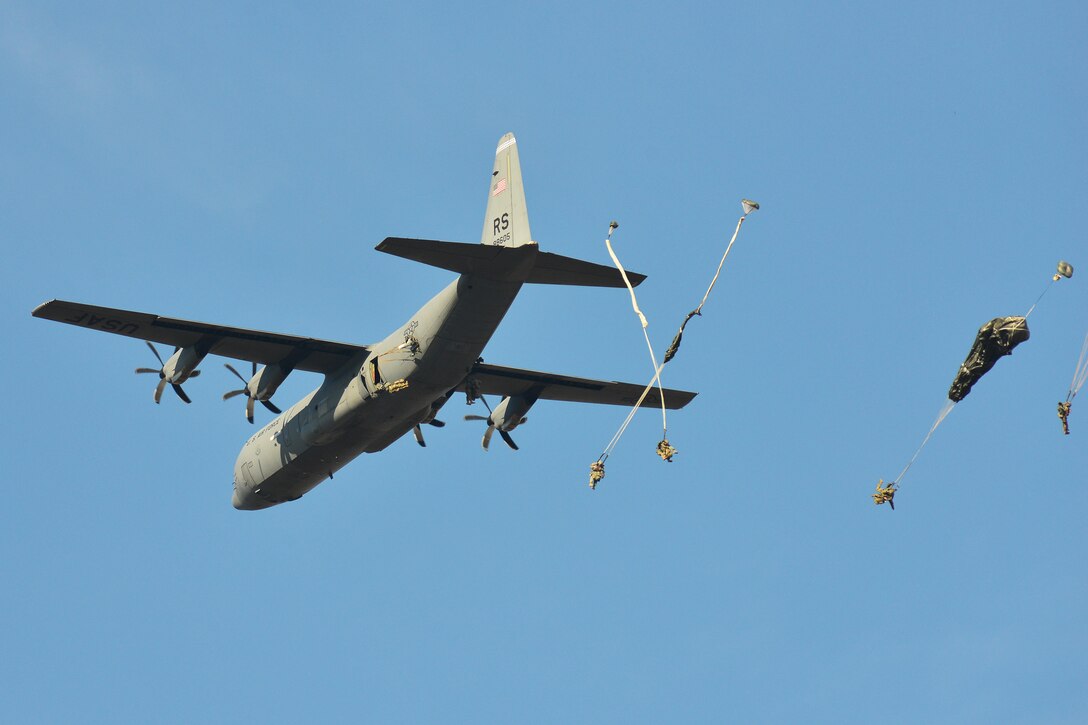 Army paratroopers conduct an airborne operation from a U.S. Air Force C-130 Hercules aircraft over Juliet drop zone in Pordenone, Italy, Jan. 20, 2016. The aircraft crew is assigned to the 86th Air Wing. U.S. Army photo by Davide Dalla Massara