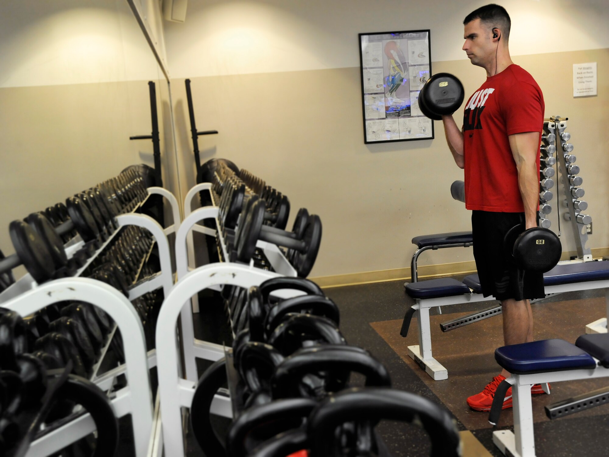Oregon Air National Guard Tech. Sgt. Thomas Sorensen, an accounting technician assigned to the 142nd Fighter Wing Comptroller Flight, begins his duty day lifting weights at the base gym, Jan. 28, 2016, Portland Air National Guard Base, Ore. The 142nd Fighter Wing began 2016 with a new series of courses and activities under the Comprehensive Airmen Fitness program, designed to focus on Airmen and their families' physical, social, mental and spiritual wellness. (U.S. Air National Guard photo by Tech. Sgt. John Hughel, 142nd Fighter Wing Public Affairs/released)
