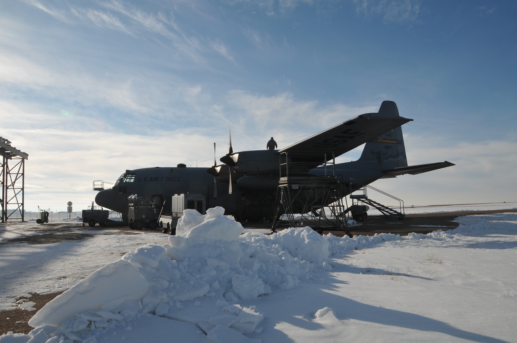 120th Airlift Wing maintainers perform a home station check on a C-130 Hercules in the harsh Montana weather Jan. 6, 2016. A HSC is a medium range inspection due every nine months. (U.S. Air National Guard photo by Senior Master Sgt. Eric Peterson/Released)