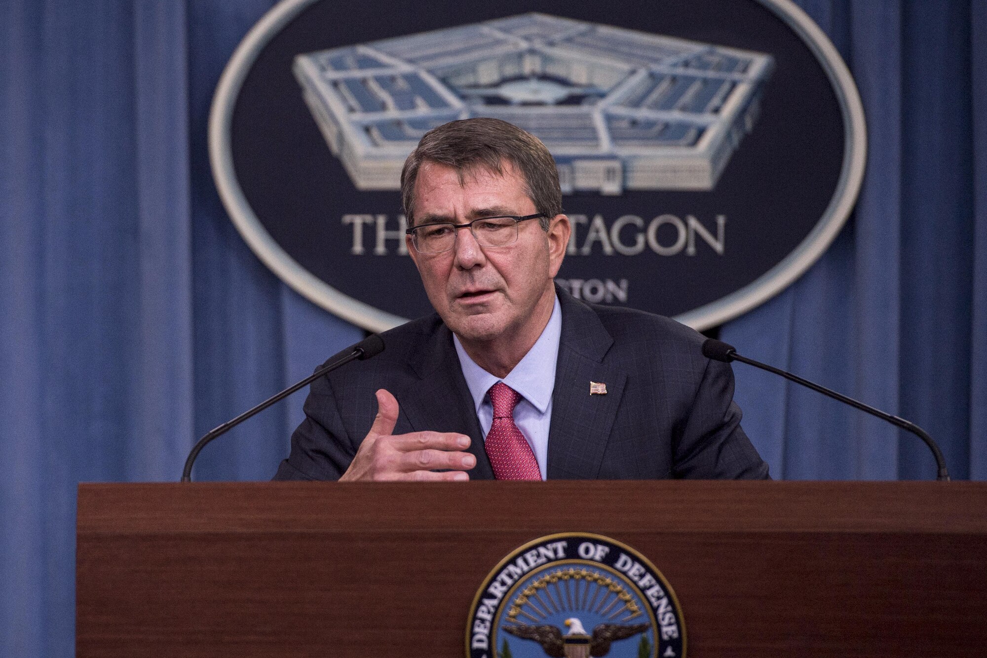 Secretary of Defense Ash Carter conducts a press briefing at the Pentagon to announce the latest in his Force of the Future reforms focused on improving the quality of life for military personnelJan 28, 2016.(DoD photo by Senior Master Sgt. Adrian Cadiz)(Released)