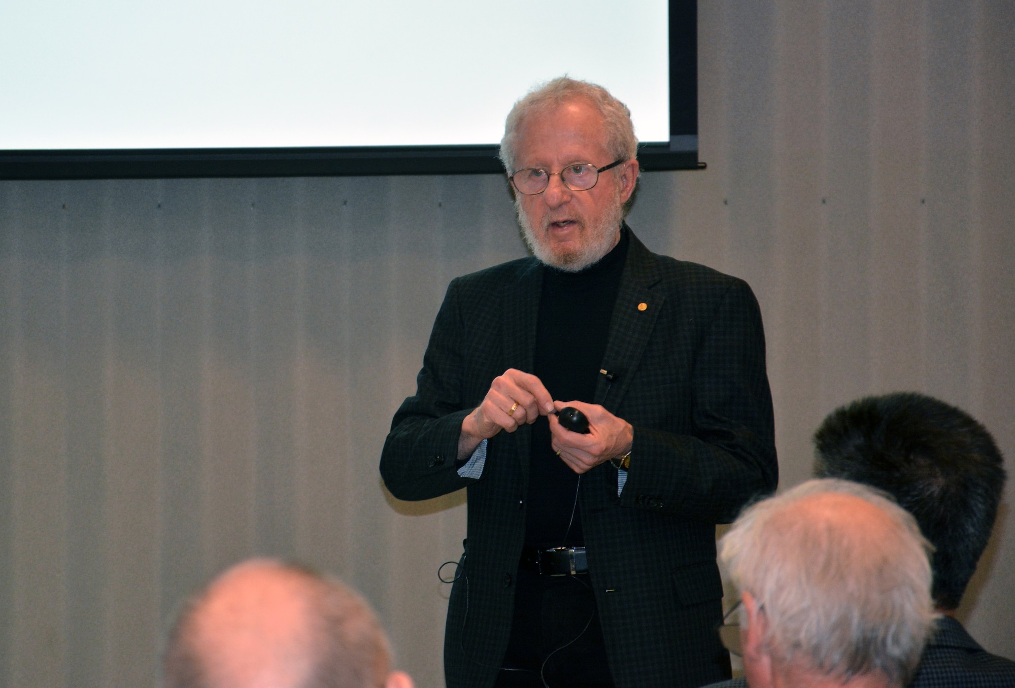 Nobel Prize winning scientist Dr. Alan J. Heeger, along with colleague Dr. Xiong Gong, visited the AFRL Materials and Manufacturing Directorate on January 26, 2016, to present their research in room-temperature ultrasensitive photodetectors. (U.S. Air Force photo/David Dixon)