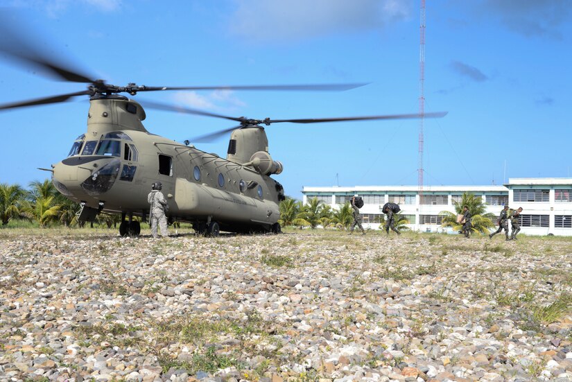 A U.S. Army CH-47 Chinook picks up Honduran troops in the Gracias a Dios Department (state), Honduras, Jan. 13, 2016. The U.S. support to the Honduran transportation of their troops within the department has taken place since 2014, to help their efforts to counter drug trafficking in the region. (U.S. Air Force photo by Senior Airman Westin Warburton/Released