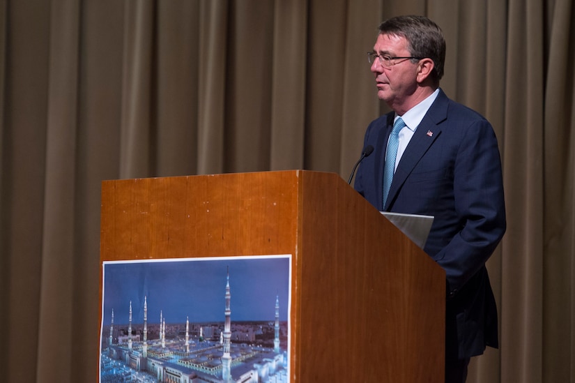 Defense Secretary Ash Carter speaks at the Ramadan Iftar event at the Pentagon, June 30, 2016. DoD photo by Air Force Senior Master Sgt. Adrian Cadiz