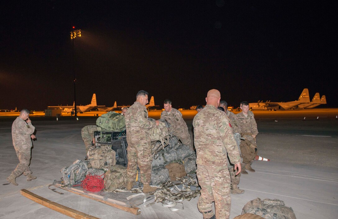 U.S. Army Soldiers assigned to the 82nd Airborne Division, unload their gear from a pallet June 18, 2016, at Dyess Air Force Base, Texas. The soldiers participated in a Joint Forcible Entry Exercise that challenged aircrew and leadership’s ability to combine ground forces and aircraft to deploy airdrops. The JFEX also put to the test the aircrew’s ability to deliver and recover combat forces.  (U.S. Air Force photo by Airman 1st Class Austin Mayfield/ Released) 