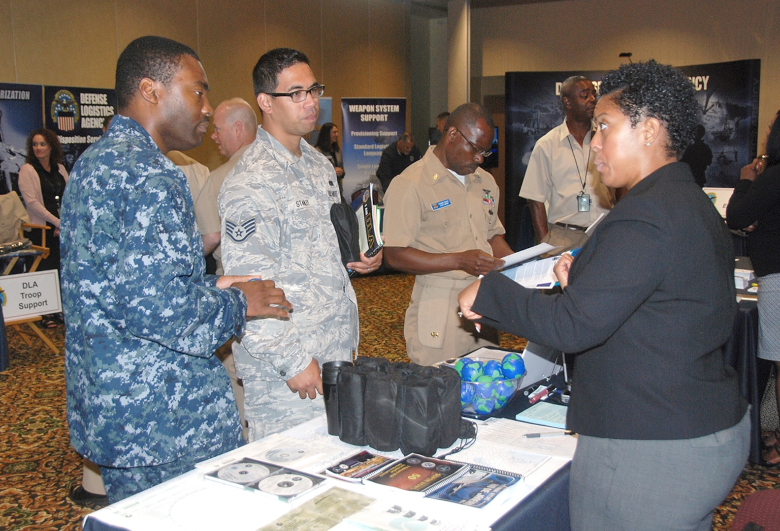 Danielle Booker of DLA Aviation discusses the agency’s mapping capabilities with Navy and Air Force personnel at the DLA Warfighter Support Initiative at Naval Station Norfolk. 