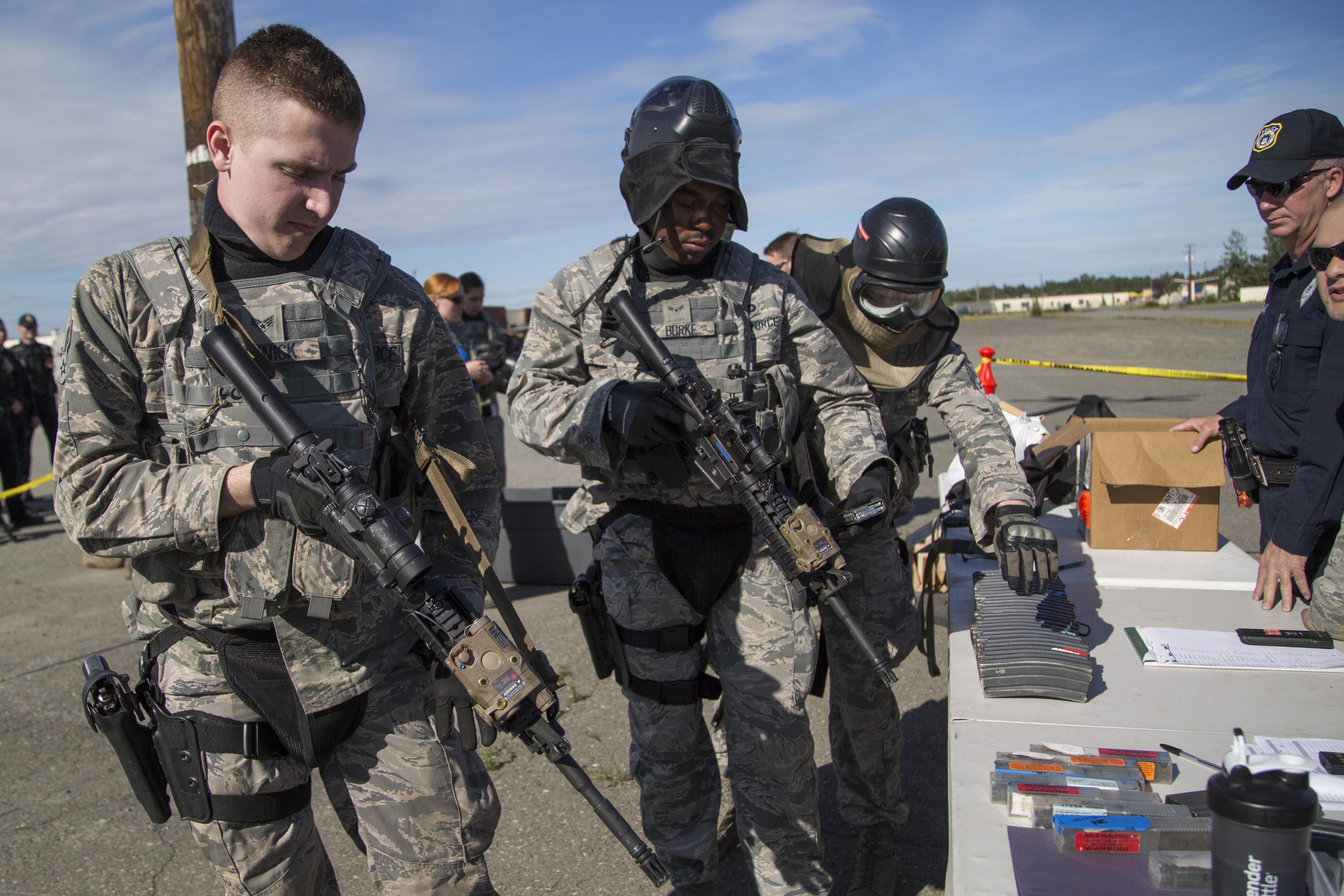 673d Security Forces Squadron conducts high risk response training ...