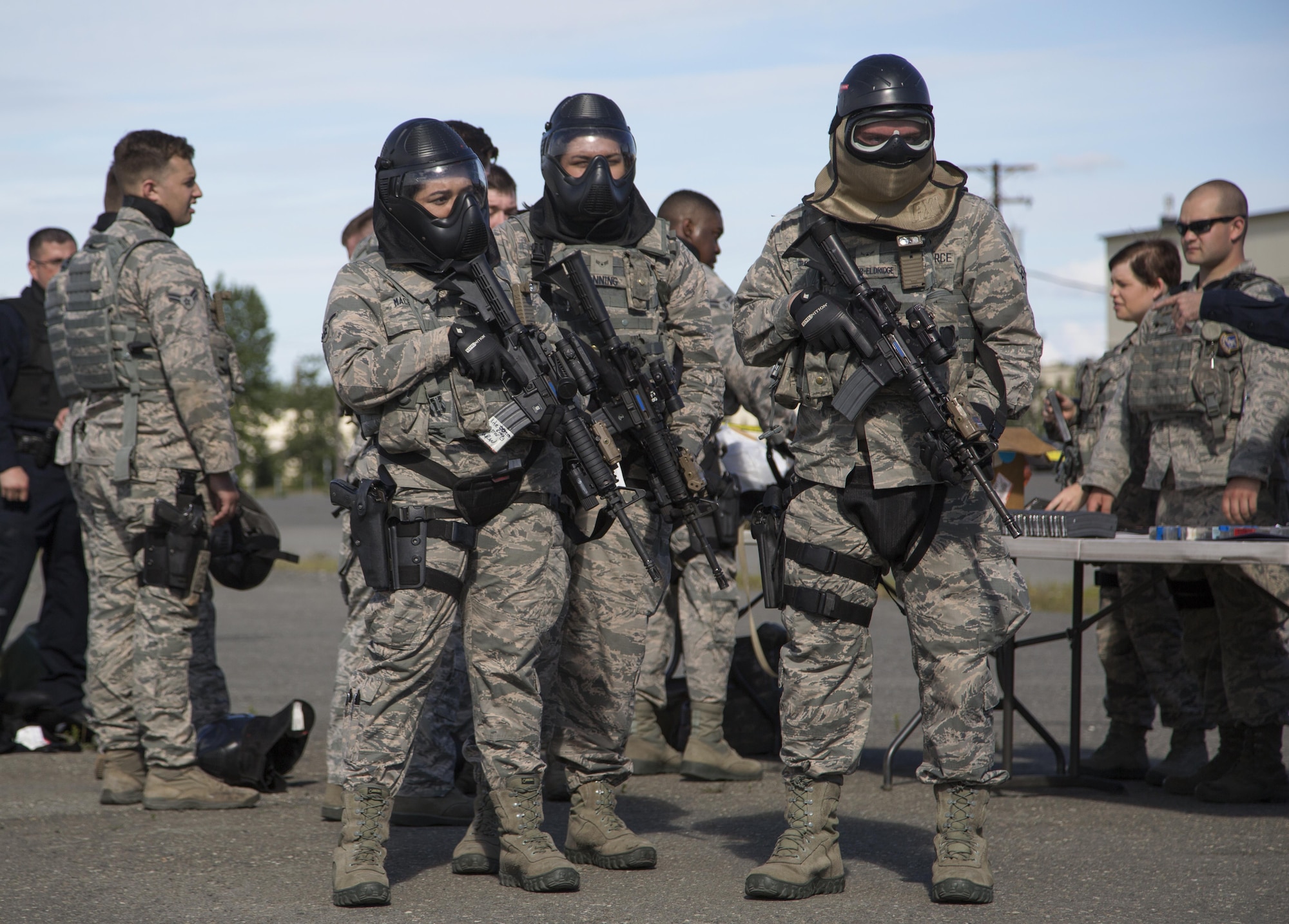 Security forces personnel, assigned to the 673d Security Forces Squadron, prepare to breach a building while conducting high risk response training at Joint Base Elmendorf-Richardson, Alaska, June 29, 2016. High risk response training provides security forces personnel an intensive, hands-on course based in various real-life scenarios emphasizing effective tactics to engage and eliminate active shooters or other threats. (U.S. Air Force photo/Alejandro Pena)