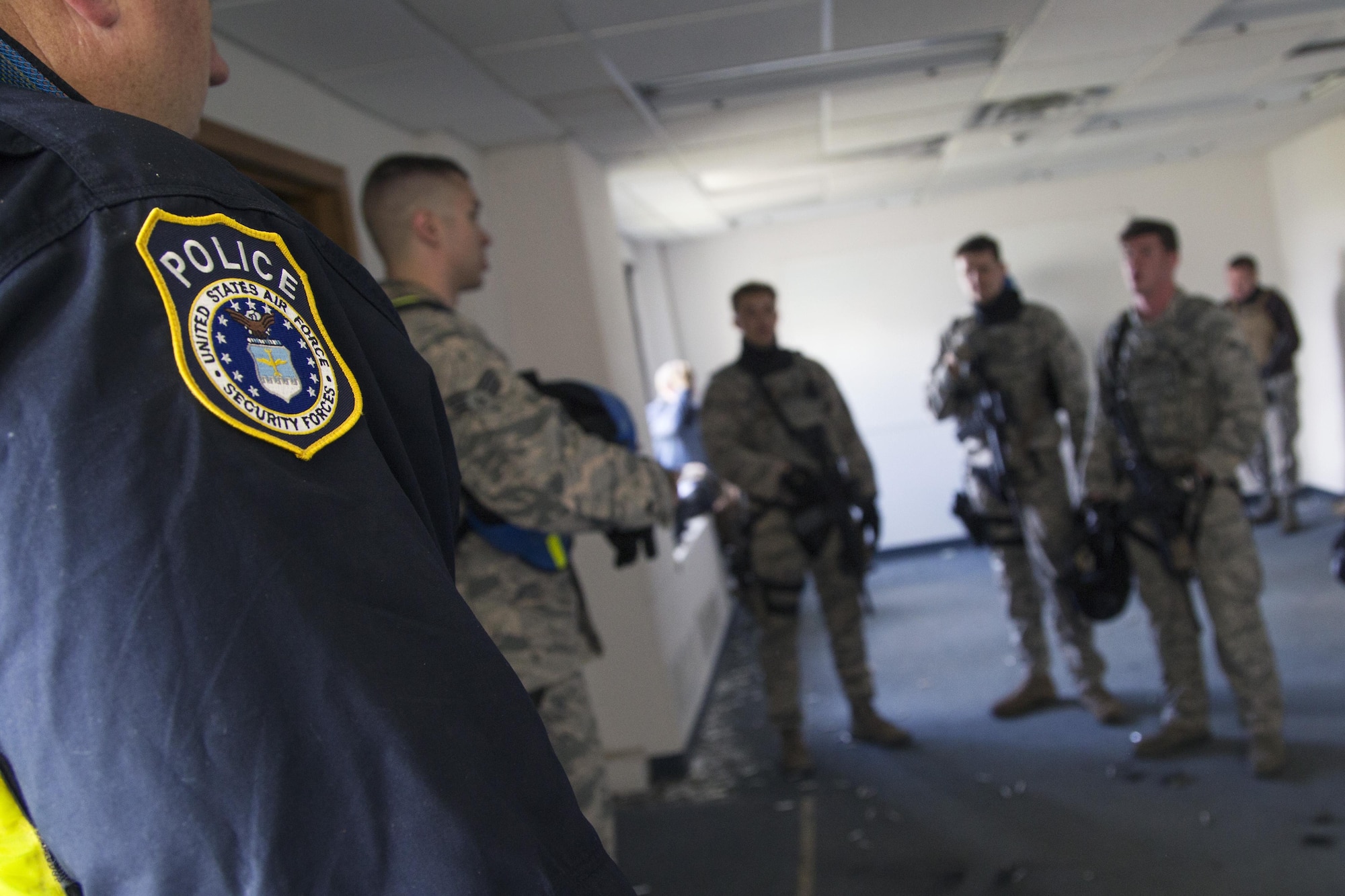 Security forces personnel, assigned to the 673d Security Forces Squadron, conduct high risk response training at Joint Base Elmendorf-Richardson, Alaska, June 29, 2016. High risk response training provides security forces personnel an intensive, hands-on course based in various real-life scenarios emphasizing effective tactics to engage and eliminate active shooters or other threats. (U.S. Air Force photo/Alejandro Pena)