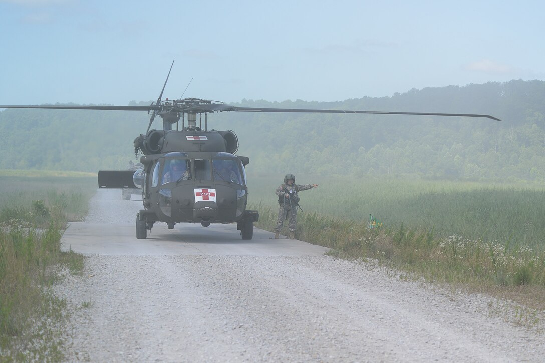 Flight crews from the 11th Theater Aviation Command conducted simulated medical evacuation training with soldiers from the 19th Engineer Battalion on Fort Knox, Ky., from Jun 27-29. (Photos by Kevin Coates / Fort Knox Visual Information)