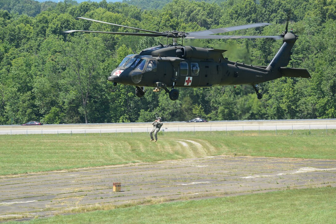 Flight crews from the 11th Theater Aviation Command conducted simulated medical evacuation training with soldiers from the 19th Engineer Battalion on Fort Knox, Ky., from Jun 27-29. (Photos by Kevin Coates / Fort Knox Visual Information)