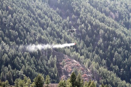 A UH-60 Black Hawk helicopter from the Colorado Army National Guard’s 2nd Battalion, 135th General Support Aviation, drops 500 gallons of water from a specialized bucket onto the Lower North Fork Fire in the vicinity of Conifer Colo., March 28, 2012. The CONG is employing similar craft and tactics in its latest battle against wildland fires with civil authorities.