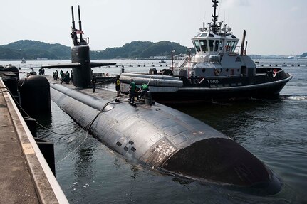 FLEET ACTIVITIES YOKOSUKA, Japan (July 12, 2016) - The Los Angeles-class attack submarine USS Key West (SSN 722) prepares to moor at Fleet Activities Yokosuka. Key West is visiting Yokosuka for a port visit. U.S. Navy port visits represent an important opportunity to promote stability and security in the Indo-Asia-Pacific region, demonstrate commitment to regional partners and foster relationships. 

