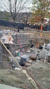 New granite veneer being installed on the façade of the new precast concrete culvert sections and new wingwalls of the Avenue Louis Pasteur Culvert extension – early November 2015.