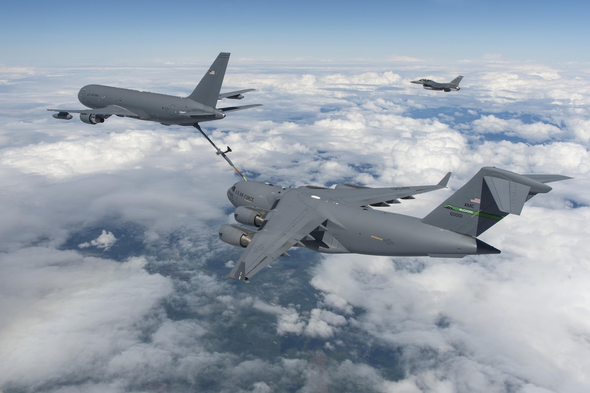 Pegasus refuels Globemaster > U.S. Air Force Expeditionary