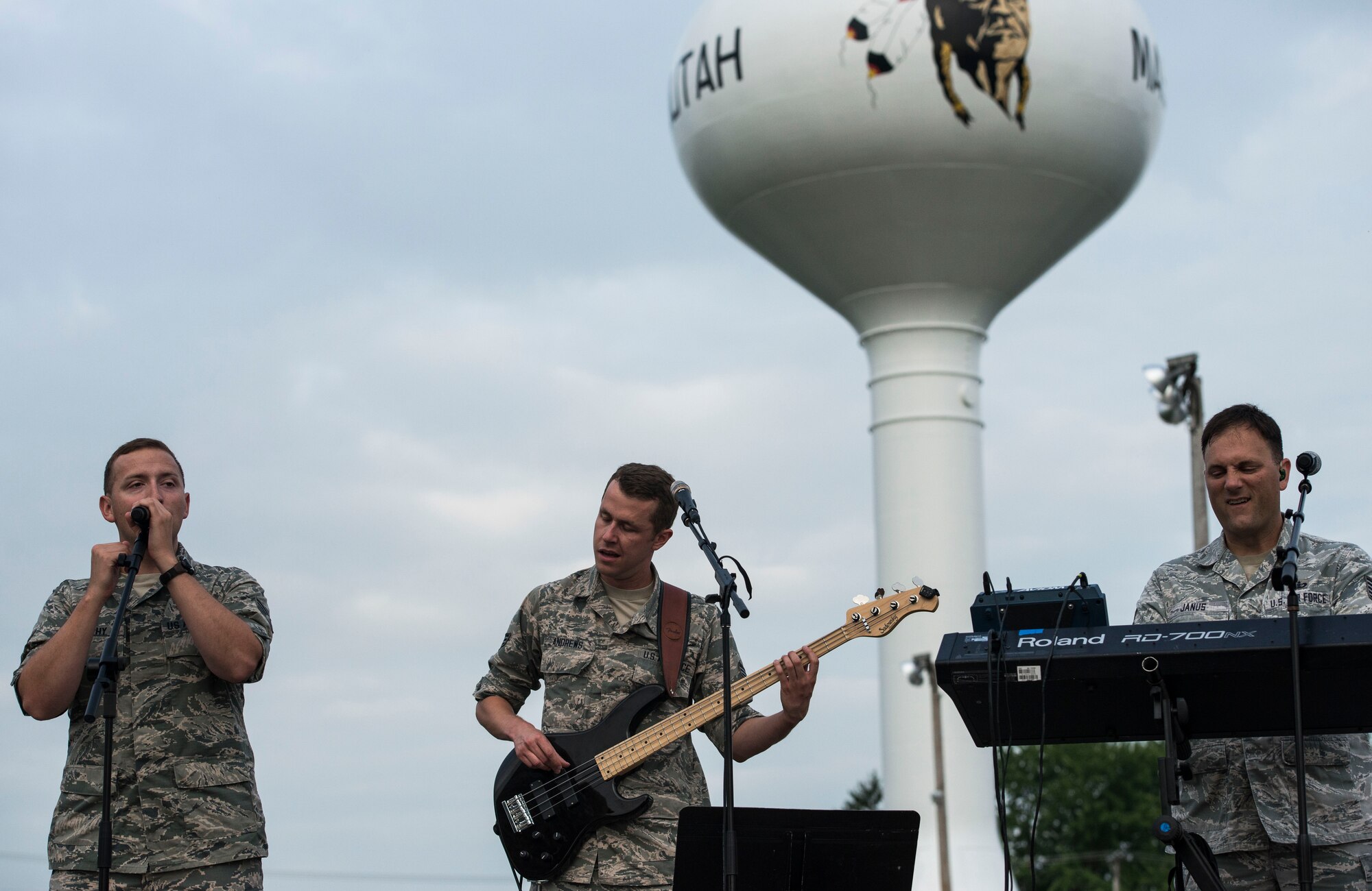 Despite the rainy weekend, thousands made it to the Old Fashioned 4th of July Celebration at Scheve Park, which featured carnival rides, live bands, food and craft booths, softball and kickball tournaments, games, raffles, poker and a fireworks show, Mascoutah, Ill., July 4, 2016.  Col. Terrence Adams, 375th Communications Group commander, spoke to spectators during the event in remembrance of Independence Day.  Following Adams, the U.S. Air Force Band of Mid-America’s Roots in Blue played favorite classics and current hits until fireworks lit the night sky. (U.S. Air Force photo by Staff Sgt. Jodi Martinez/Released)