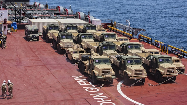 Marine Corps CH-53Es arrive on USS America for RIMPAC