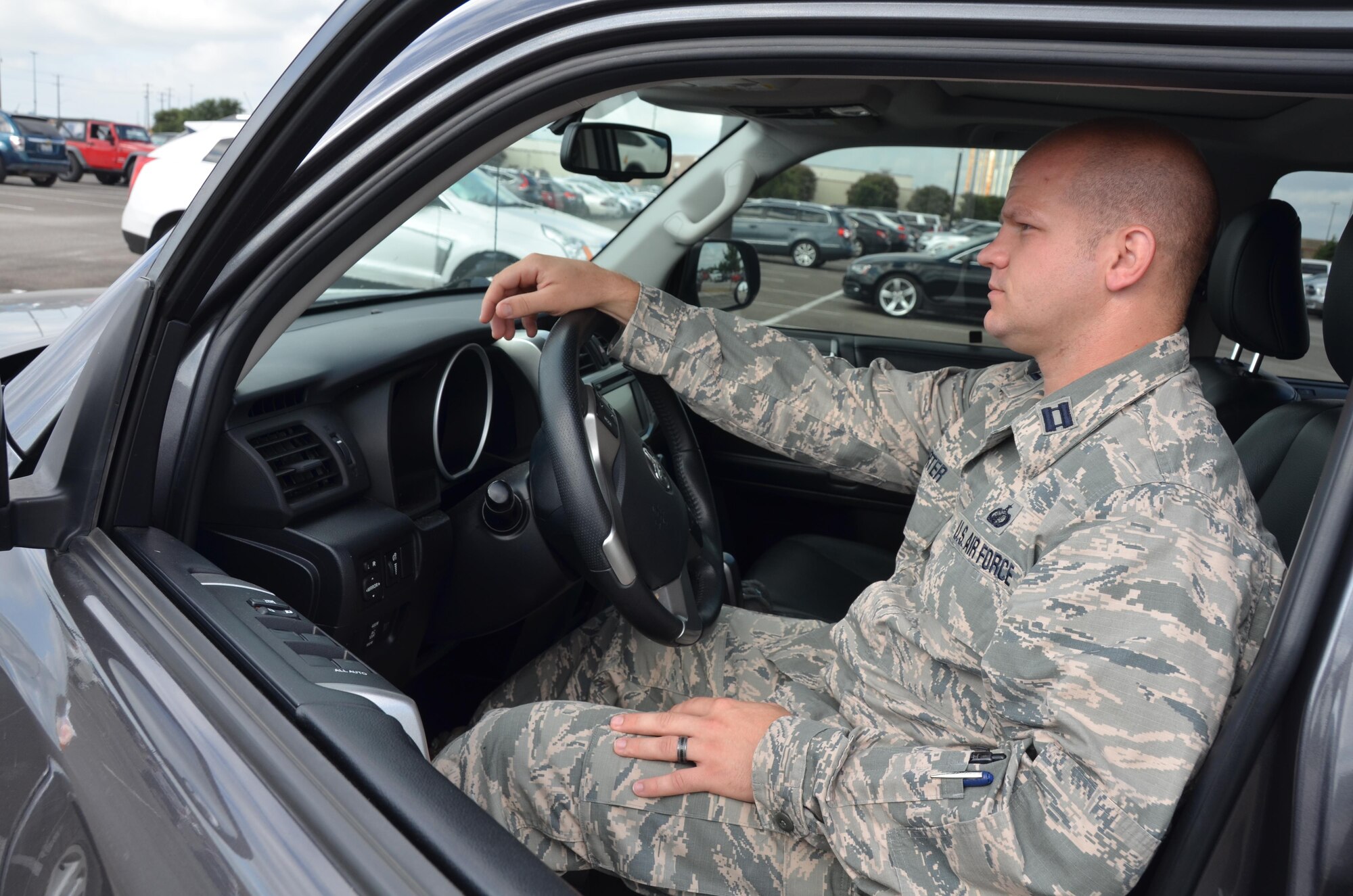 Capt. Robert Carter, a budget anaylst with the Air Force Installation and Mission Support Center, quickly reacted to avert a major accident in San Antonio rush-hour traffic June 16. (U.S. Air Force photo/Steve Warns)