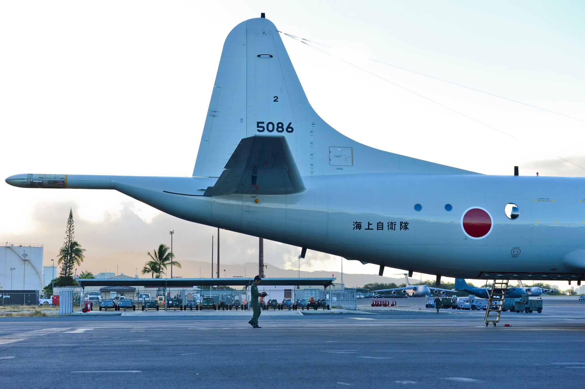 A maintenance crew, from Japan Maritime Self-Defense Force Detachment 51, hand crank a hoist after servicing a Japanese P-3C Orion on Joint Base Pearl Harbor-Hickam, July 11, 2016. Japan is on of Twenty-six nations participating in Rim of the Pacific 2016. The exercises boosts a total of 49 ships, six submarines, about 200 aircraft, and 25,000 personnel. RIMPAC is the world’s largest international maritime exercise, providing a unique training opportunity while fostering and sustaining cooperative relationships between participants critical to ensuring the safety of sea lanes and security on the world’s oceans. RIMPAC 16 is the 25th exercise in the series that began in 1971. (U.S. Air Force photo by Tech. Sgt. Aaron Oelrich) 