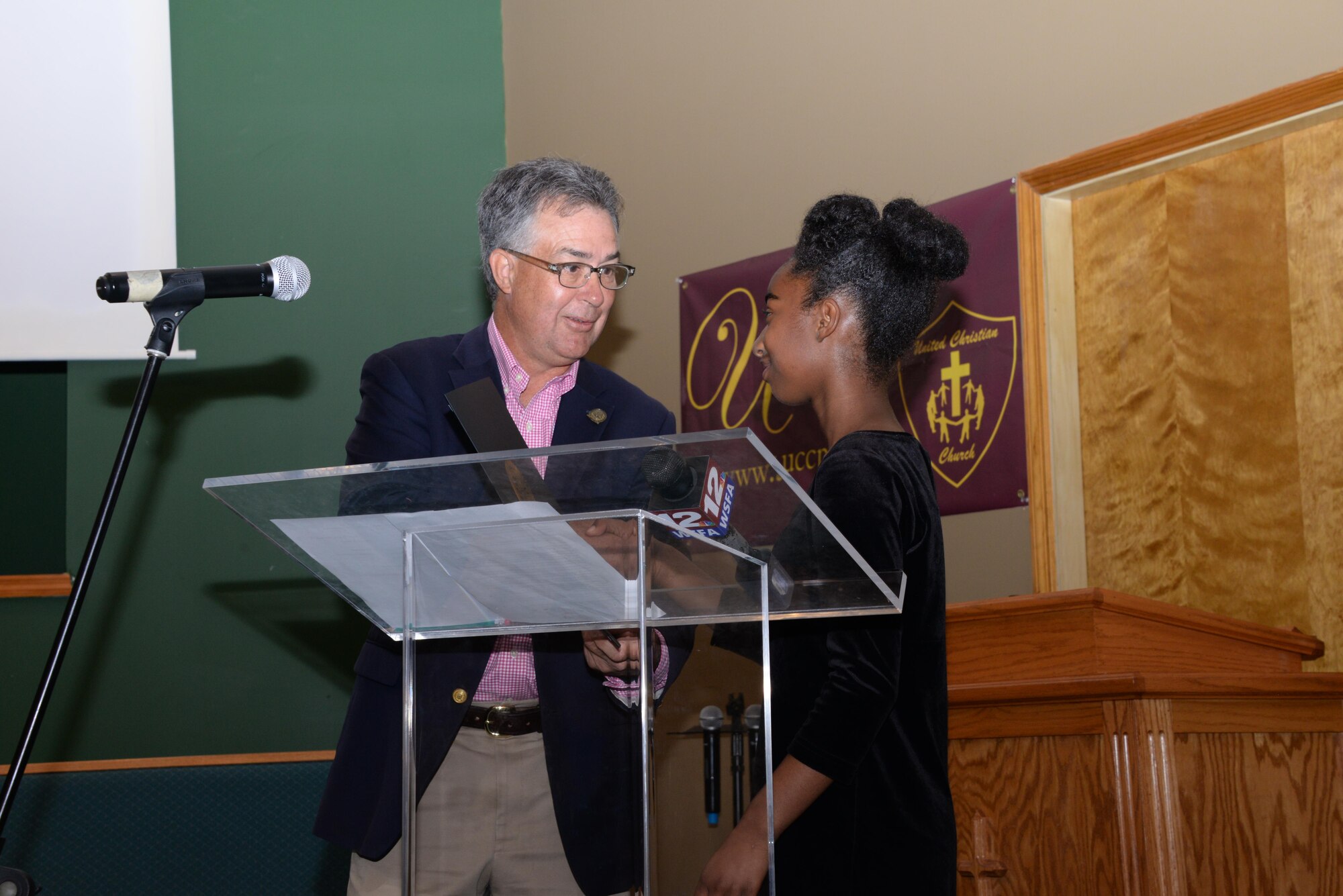 The mayor of Prattville, Alabama, Bill Gillespie, awards 2016 Alabama Healthy Lunchtime winner and Alabama Healthy Food ambassador Lael Jefferson a commendation for her achievements during the 2016 Healthy Lunchtime Challenge press conference, July 11, 2016, in Prattville. Gillespie commended her on her endeavor and thanked her for what she has done for the community where she lives with her family. (U.S. Air Force photo/ Senior Airman Alexa Culbert)