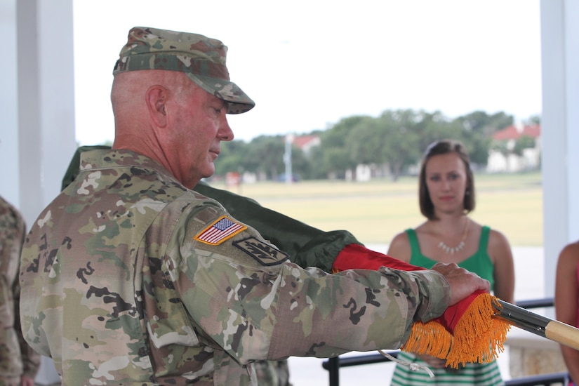 JBSA FORT SAM HOUSTON- Command Sergeant Major Paul Swanson unveils Major General Jones’ Officer Flag during the promotion ceremony at the MacArthur Parade Field. The flag will always accompany the General Officer everywhere he goes, a tradition authorized by the War Department in August 1903.
(Photo by Spc. Eddie Serra of the 205th Press Camp Headquarters)