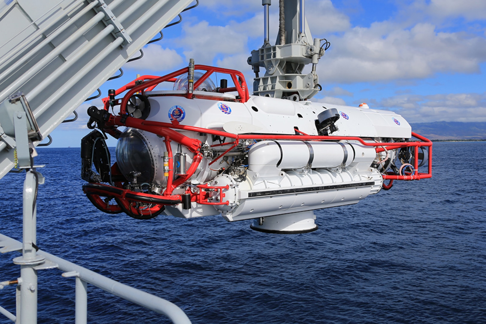 PACIFIC OCEAN (July 13, 2016) Sailors from the Chinese navy submarine rescue ship Changdao (867) retrieve an LR-7 submersible undersea rescue vehicle off the coast of Hawaii following a successful mating evolution between the LR-7 and a U.S. faux-NATO rescue seat laid by USNS Safeguard (T-ARS-50), during Rim of the Pacific 2016. The evolution was the final event and practical portion of a multinational submarine rescue exercise between seven countries.  Twenty-six nations, more than 40 ships and submarines, more than 200 aircraft and 25,000 personnel are participating in RIMPAC from June 30 to Aug. 4, in and around the Hawaiian Islands and Southern California. The world's largest international maritime exercise, RIMPAC provides a unique training opportunity that helps participants foster and sustain the cooperative relationships that are critical to ensuring the safety of sea lanes and security on the world's oceans. RIMPAC 2016 is the 25th exercise in the series that began in 1971. 