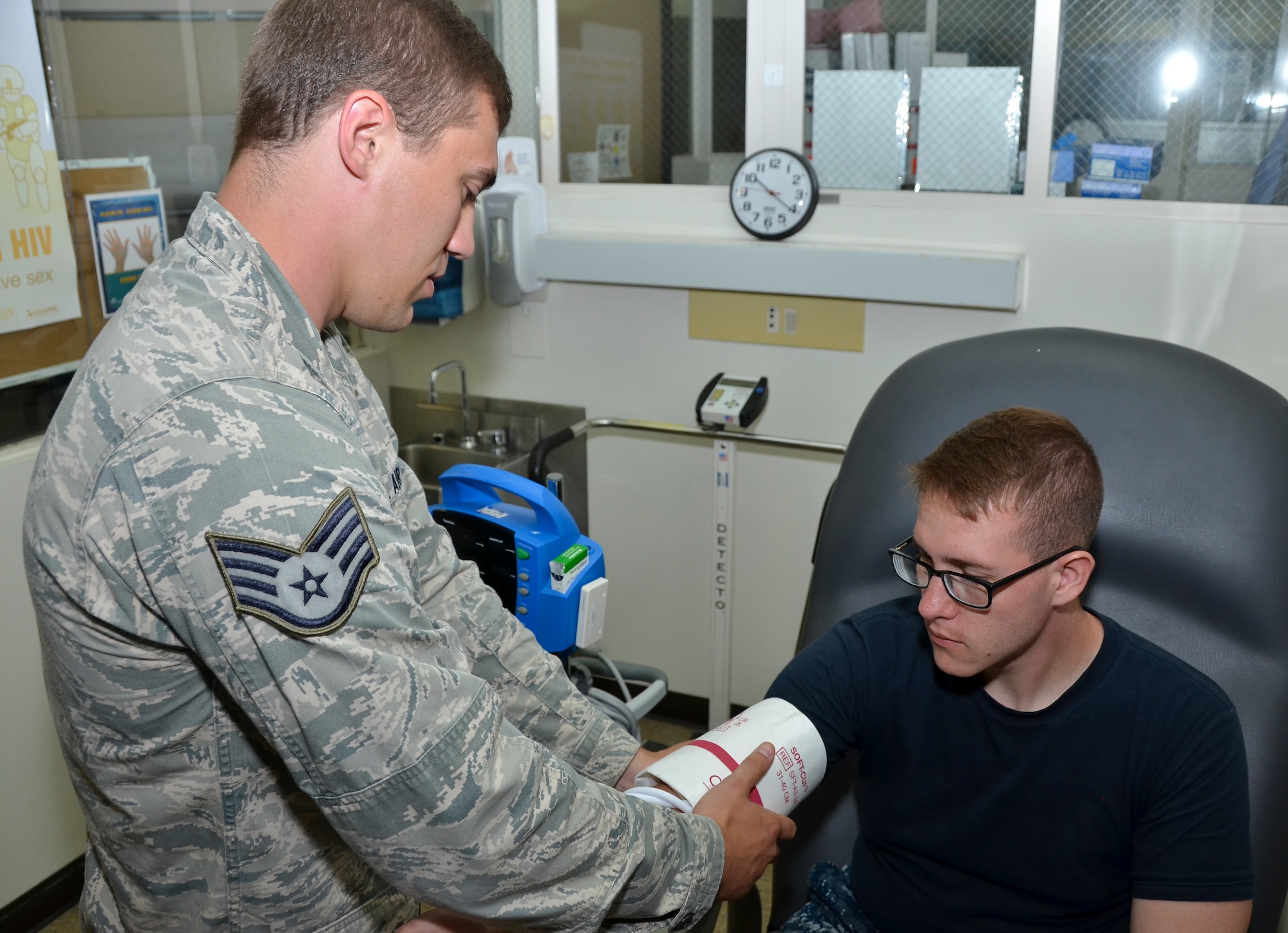 Staff Sgt. Jacob T. Thomas, medical technician, 117th Medical Group, places an inflatable cuff on a patient in Naval Medical Center San Diego, in San Diego, Calif., June 27, 2016.  The 117 MDG trained with the U.S. Navy at Naval Medical Center San Diego.  The training included Airmen being implemented in real world U.S. Naval operations.  (U.S. Air National Guard photo by Staff Sgt. Jeremy Farson/Released)   