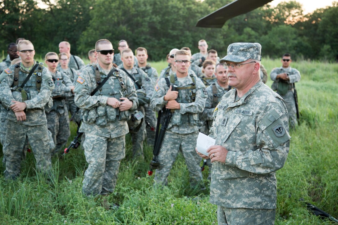 U.S. Army National Guard 1st Sgt. Patrick Deuberry, F Company, 2-238th General Support Aviation Battalion, West Bend, Wis., instructs soldiers under the 330th Medical Brigade on Medical Evacuation procedures during Warrior Exercise (WAREX) 86-16-03 at Fort McCoy, Wis., July 14, 2016. WAREX is designed to keep soldiers all across the United States ready to deploy. (U.S. Army photo by Sgt. Robert Farrell/Released)