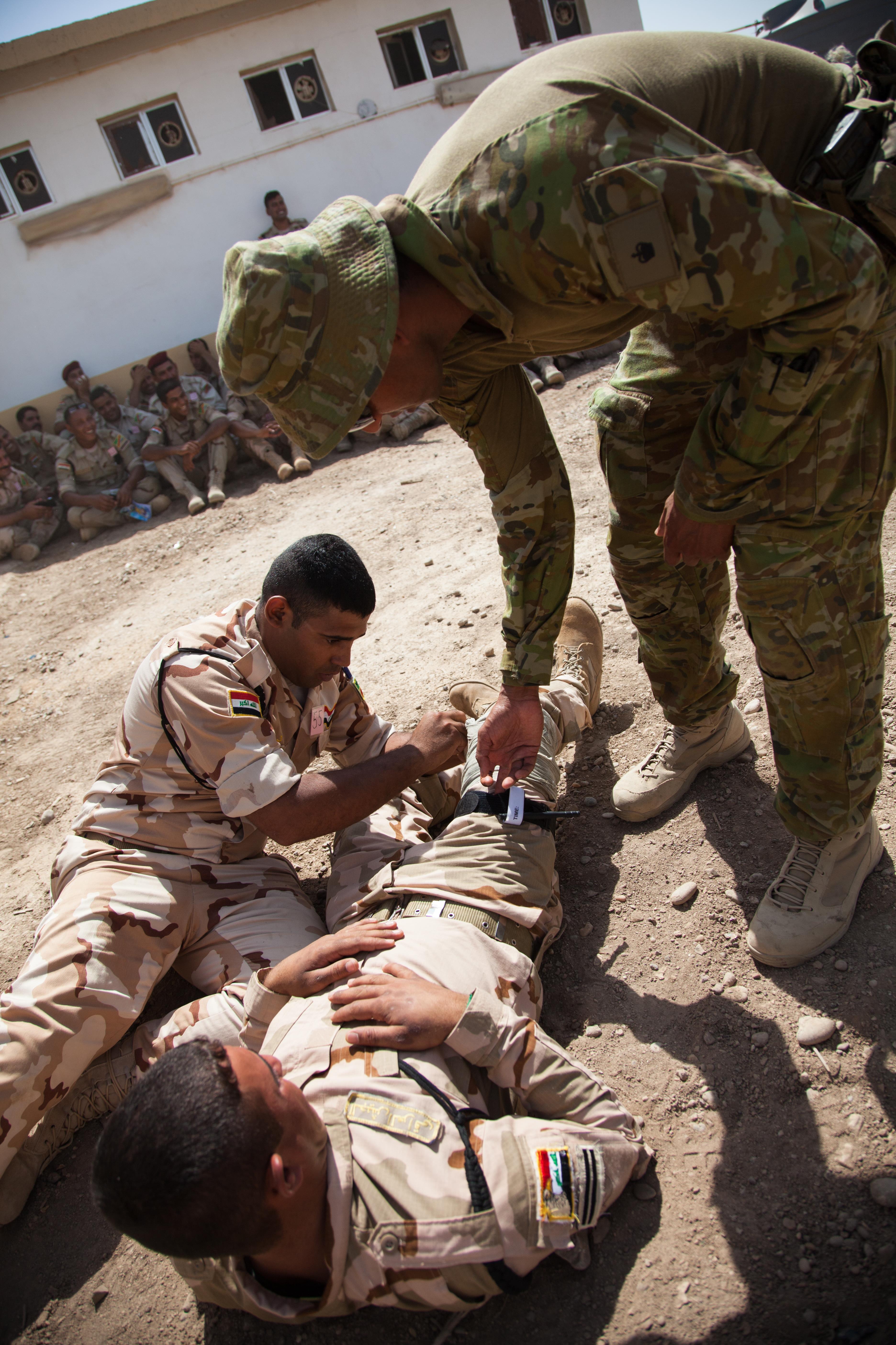 Coalition partners train Iraqi soldiers on combat lifesaving techniques