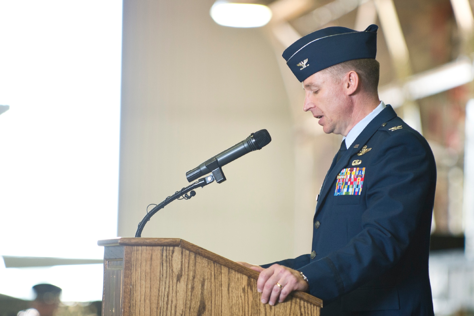 Col. Evan Pettus addresses the 48th Fighter Wing at Royal Air Force Lakenheath, England, July 19. Pettus’ previous assignment was as the Deputy Assistant Chief of Staff, J3, United States Forces Korea. He is a command pilot with more than 2,200 flight hours in the F-15E Strike Eagle, and he is a graduate of the U.S. Air Force Academy. (U.S. Air Force photo/Senior Airman Erin Babis)