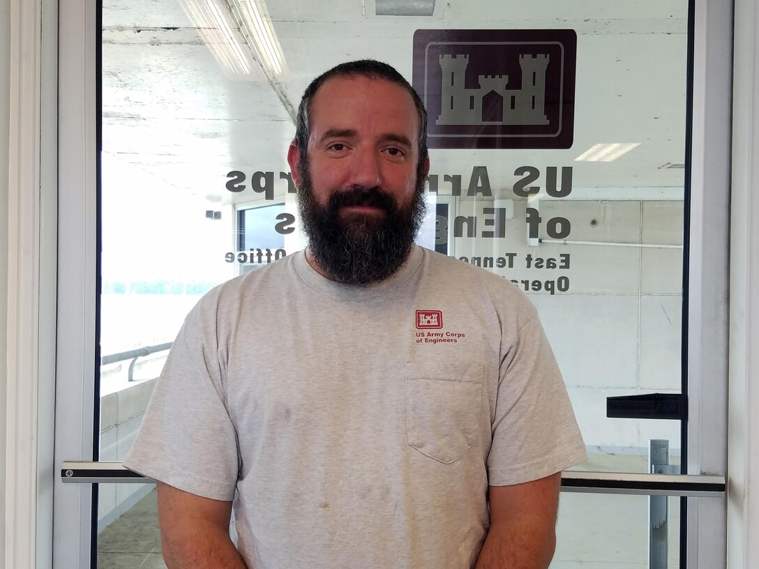 NASHVILLE, Tenn. July 17, 2016.) – Bobby Breazeale, a Lock and Dam Equipment Mechanic stationed at Fort Loudon Lock, is the Nashville District Employee of the Month for May 2016.  