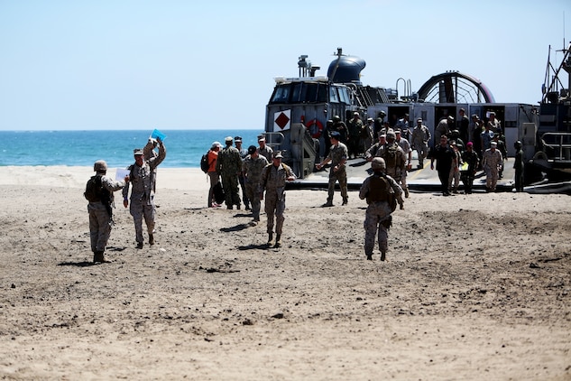 Coming ashore: 1st MLG Marines support PACOM Amphibious Leaders ...