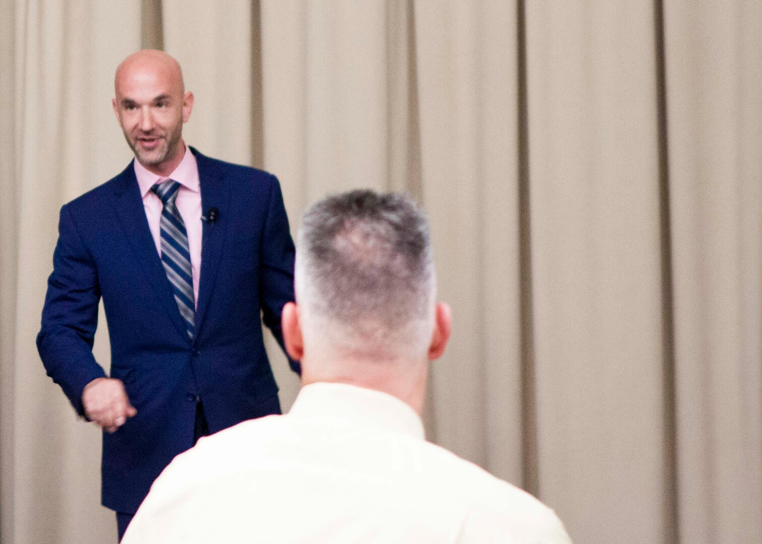 Matt Schrier, photographer and former Syrian hostage, talks about his escape from terrorists in 2013 during the Defense Distribution Center Susquehanna’s quarterly Force Protection Lecture Series. 