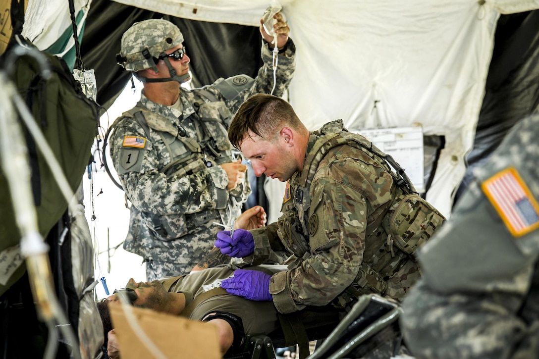 A soldier triages a simulated casualty during a mass casualty exercise at the Joint Readiness Training Center, Fort Polk, La., July 16, 2016. Army National Guard photo by Sgt. Harley Jelis