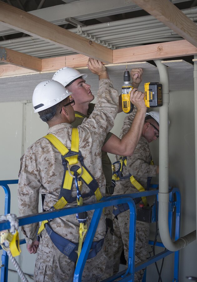 Marines with Engineer Services Company, Combat Logistics Battalion 23, Combat Logistics Regiment 4, 4th Marine Logistics Group, Marine Forces Reserve, add soffit sheathing to the roof of a building used by the U.S. Forest Service, helping to mitigate the waste produce by birds flying in and out of the roofing area during Exercise Forest Rattler in Bend, Ore., July 20, 2016. The exercise allowed Marines to work with the U.S. Forest service to complete various projects while honing their skills and giving back to the community. (U.S. Marine Corps photo by Sgt. Sara Graham/ Released)